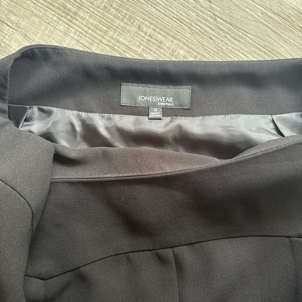 Jones Wear black women’s skirt. Size 12 - Picture 3 of 11